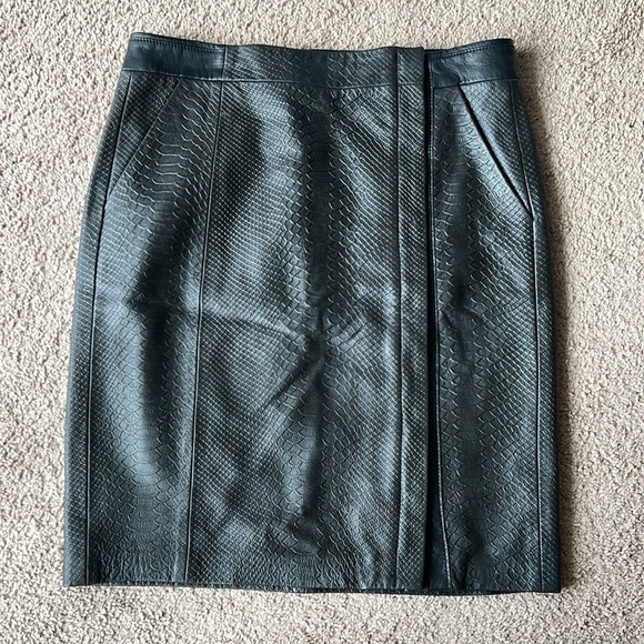 Vince Snake Embossed Leather Wrapped Pencil Skirt Graphite - Picture 4 of 10